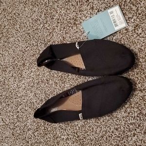 BRAND NEW SIZE 8 TOMS